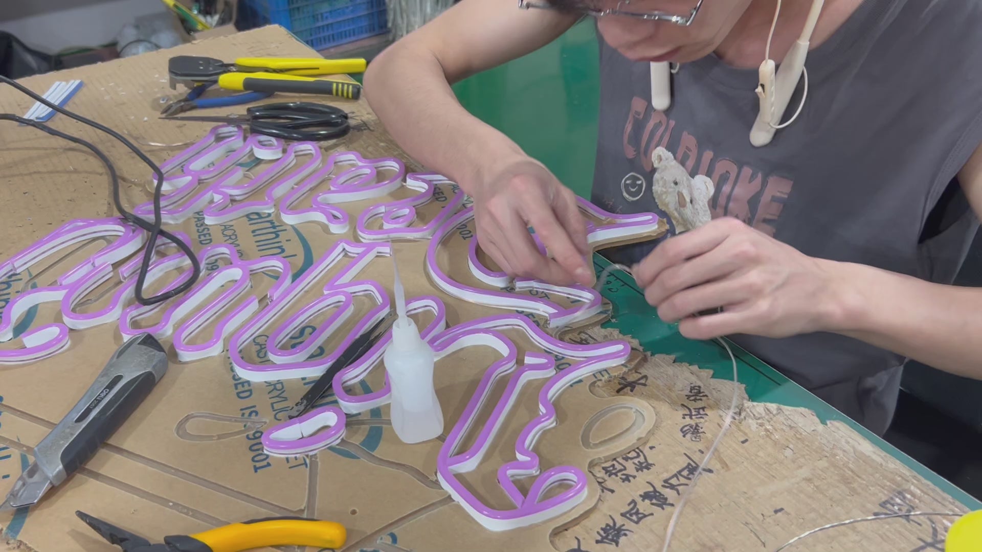 Load video: Neon Sign Fixing LED